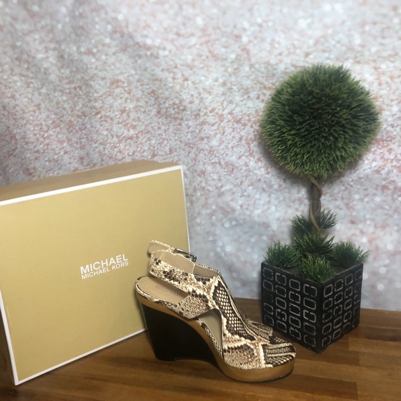 MICHAEL KORS WEDGE SHOES - Picture 1 of 7